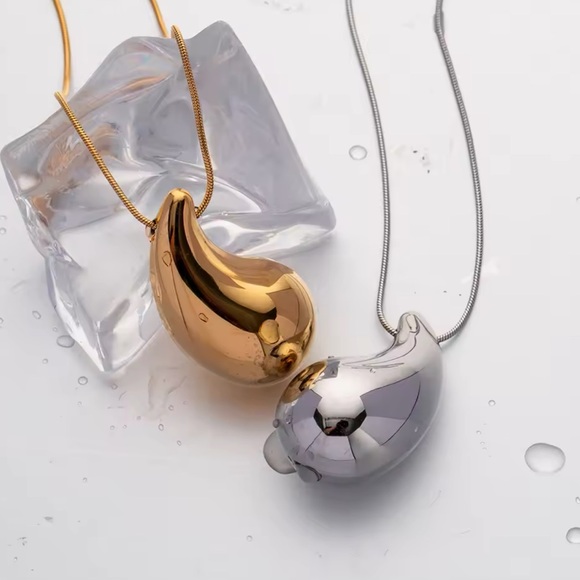 ◾️18K Gold Plated Big Tear Drop Necklace - Picture 6 of 7